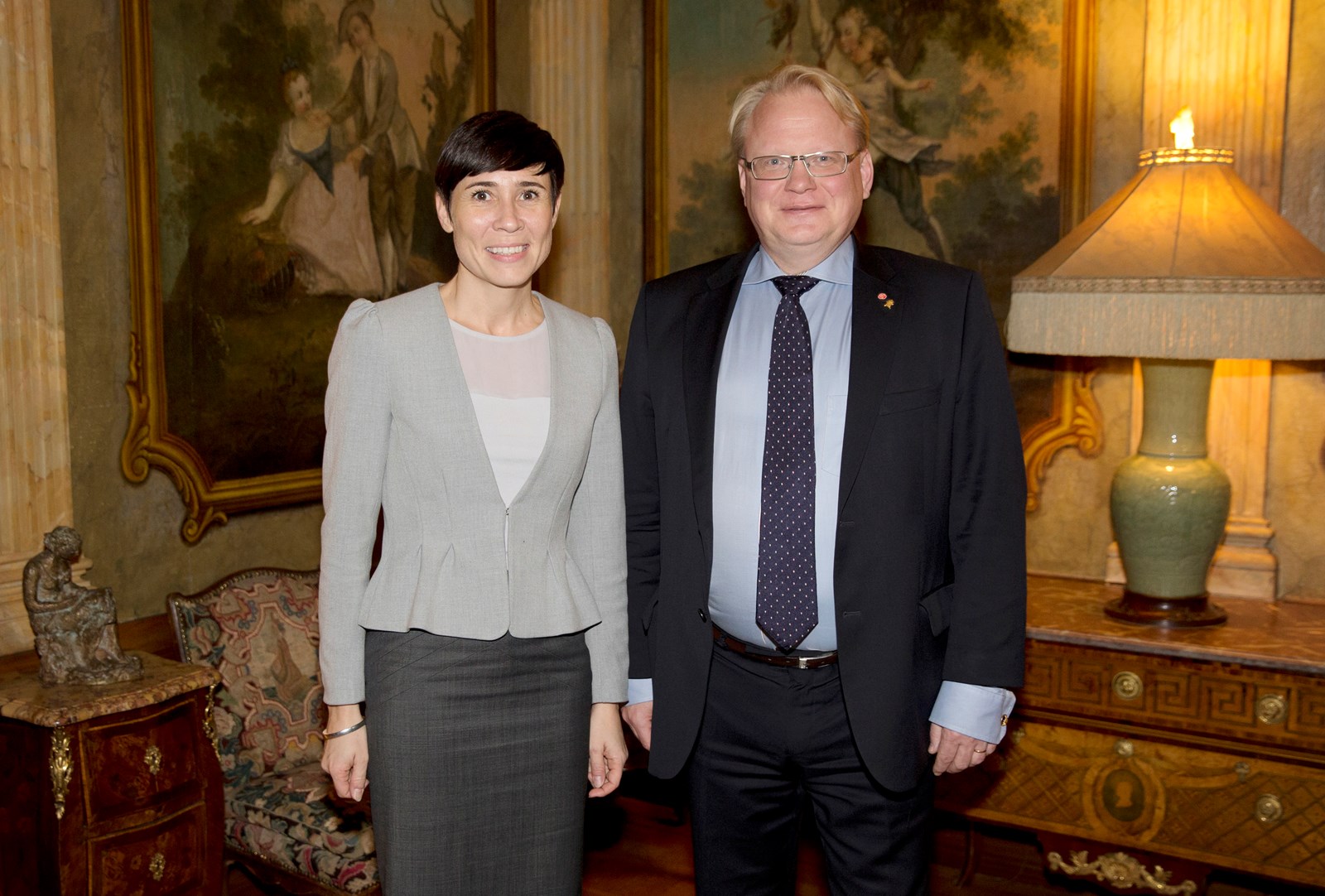 Forsvarsministerne Ine Eriksen Søreide og Peter Hultqvist. 