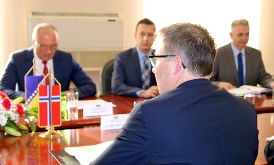 Gram møtte forsvarsminister Zukan Helez.
