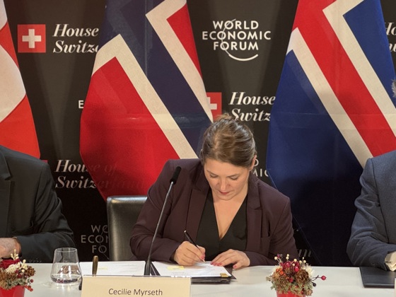 The Norwegian Minister of Trade and Industry, Cecilie Myrseth, signing the free trade agreement with Kosovo.