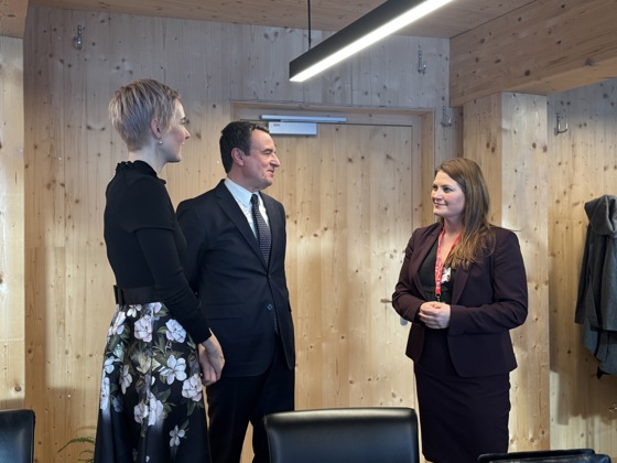 The Norwegian Minister of Trade and Industry Cecilie Myrseth together with Prime Minister of Kosovo Albin Kurti and his Norwegian wife Rita Augestad Knudsen.