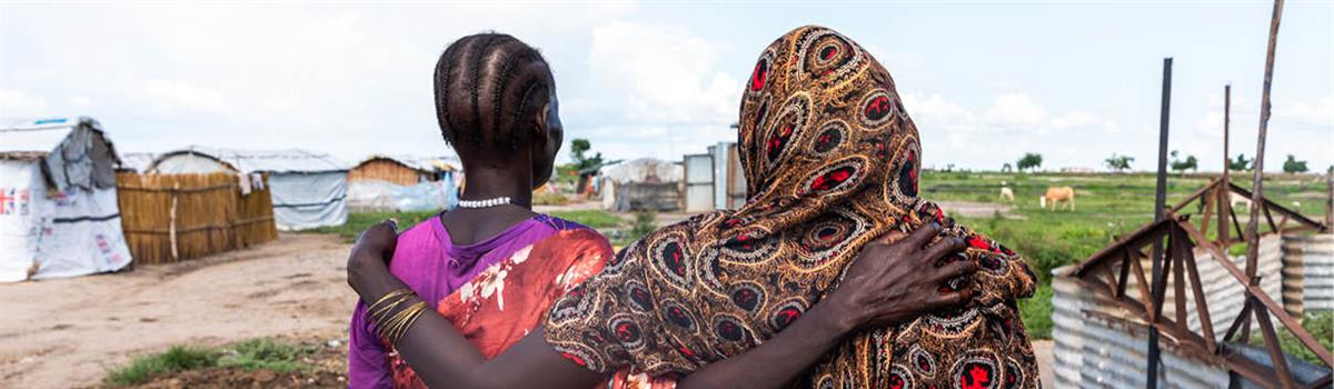 Mor og datter i Bentiu, Sør-Sudan. UNFPA har med støtte fra CERF bygget et eget område kun for kvinner der de kan føle seg trygge og mindre utsatt for seksualisert og kjønnsbasert vold.