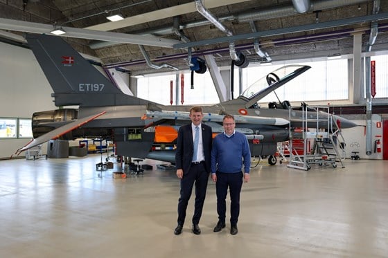 Danmarks og Norges forsvarsministre besøkte F-16-opplæringen av ukrainske piloter og bakkepersonell i Danmark, der også Norge deltar med et detasjement. 