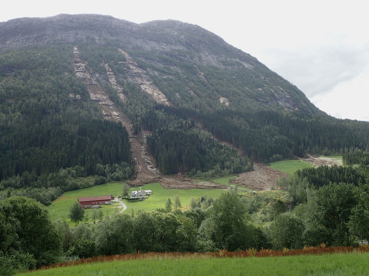 Figur 13.1 Jordskred på jordbruksareal i Jølster i Sunnfjord kommune.