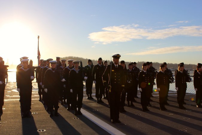 besetningen på KNM Roald Amundsen