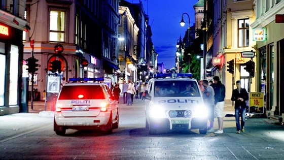 Politi under arbeid på Karl Johans gate i Oslo