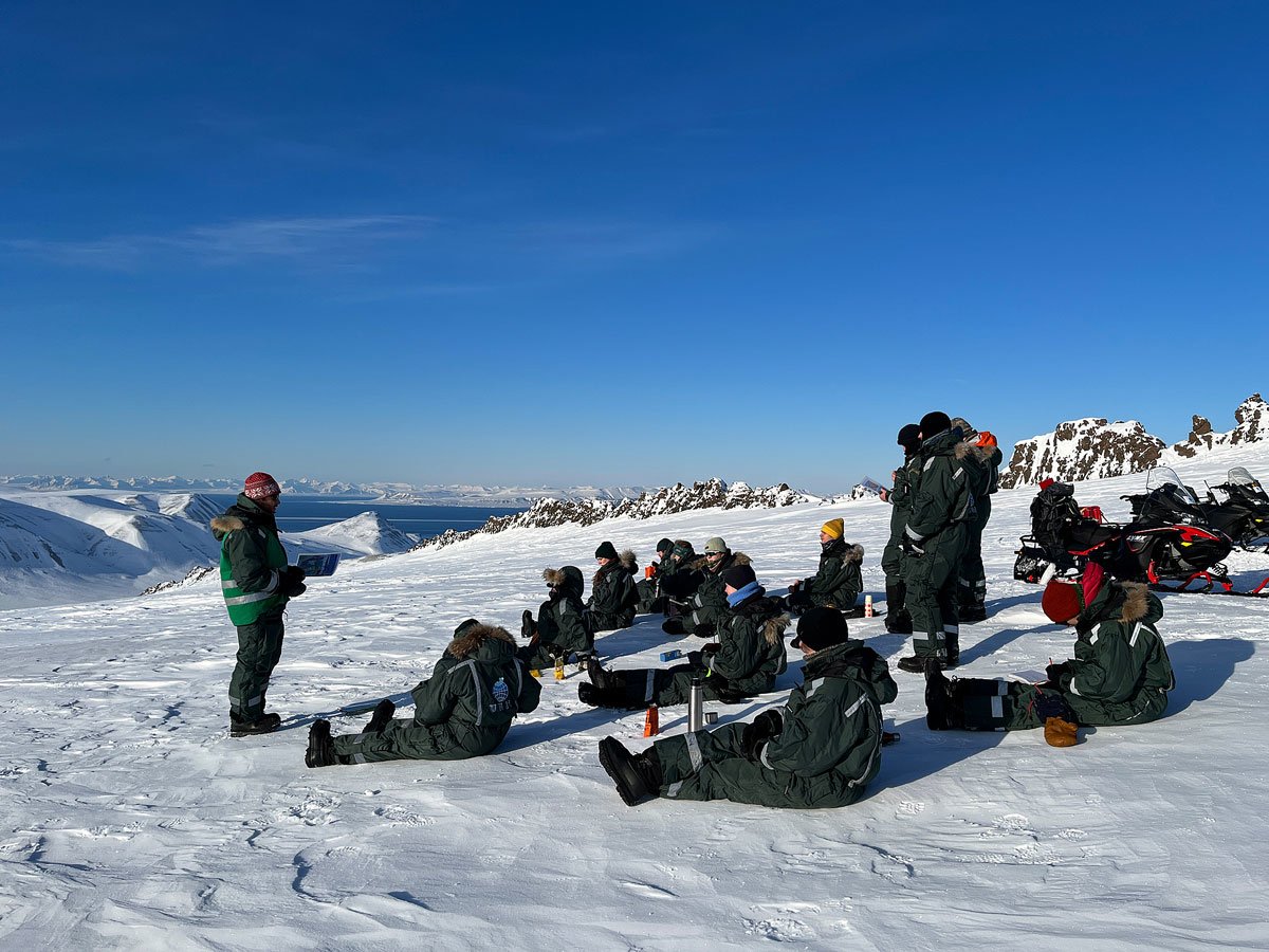 Figure 5.2 UNIS students from the bachelor’s courses in Arctic geology conducting fieldwork at Botneheia in central Spitsbergen.