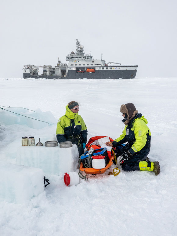 Figure 5.3 The first plastics expedition with FF Kronprins Haakon in 2021. Approximately 1,200 samples were collected and analysed for microplastics at the Fram Centre in Tromsø.