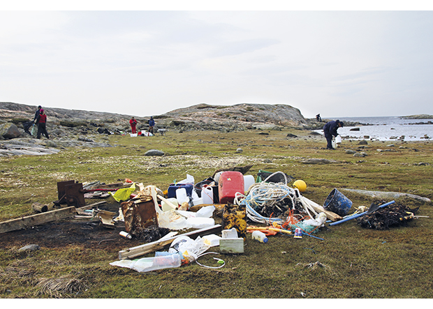 Figure 7.6 Annual beach clean-up day, April 2012. From the Hvaler archipelago. This beach is included in the OSPAR beach litter monitoring programme.
