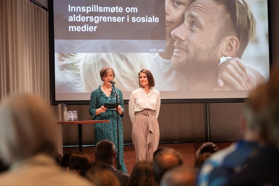 Barne- og familieminister Kjersti Toppe (Sp) og kunnskapsminister Kari Nessa Nordtun (Ap)  under innspelsmøte om aldersgrense i sosiale medium.