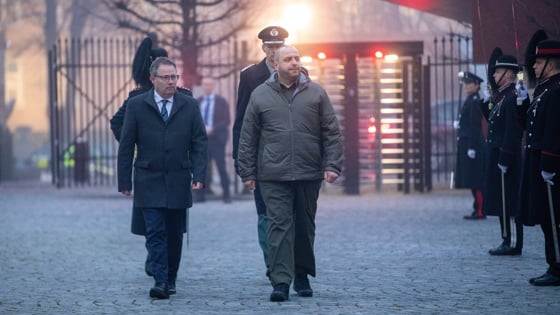 Ukrainian Defence Minister Rustem Umerov visits Norway on 14–15 November. Here, he is welcomed by Defence Minister Bjørn Arild Gram during a ceremonial reception with the Royal Guard. Photo: Håvard Strand / Norwegian Armed Forces