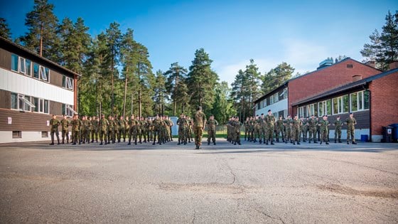 Soldater står oppstilt på Jørstadmoen