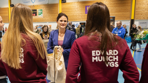 Kunnskapsminister Kari Nessa Nordtun besøker yrkesfagmessen