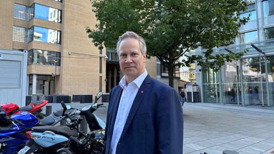 Samferdselsminister Jon-Ivar Nygård med motorsykler