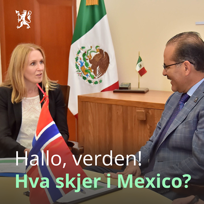 Norges ambassadør til Mexico sitteri et møterom med Norges og Mexicos flagg sammen med viktig representant fra Mexico.