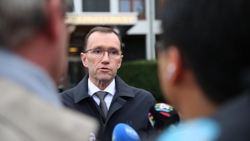 Bilde av utenriksminister Espen Barth Eide som intervjues utendørs