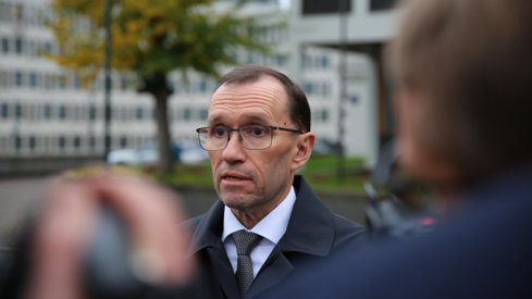 Bilde av utenriksminister Espen Barth Eide som intervjues utendørs