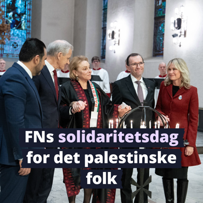 Stortingspresident Masud Gharahkahani, statsminister Jonas Gahr Støre, Palestinas ambassadør Marie Antoinette Sedin, utenriksminister Espen Barth Eide og Oslos ordfører Anne Lindboe holder hverandre på hendene.