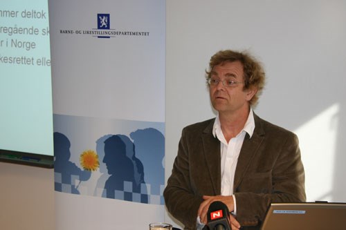 Svein Mossige, Nova, presenterer de norske funnene. Foto: Yngve Kveine