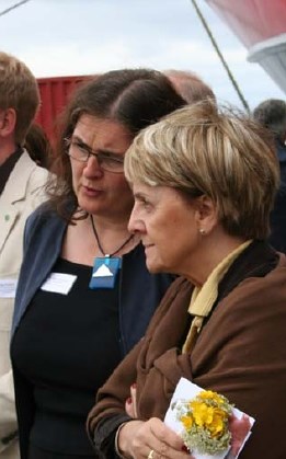 Statssekretær Liv Monica Bargem Stubholt i samtale med regionalkommisær Danuta Hübner