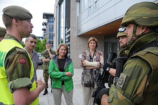 Forsvarsminister Grete Faremo besøkte HV-øvelse Djerv. - Foto: Rune Haarstad/HV