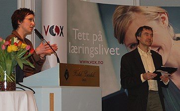 Fornyingsminister Heidi Grande Røys på talerstolen under eBorgerskap 2006.