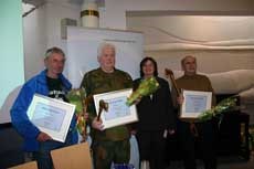 Statssekretær Henriette Westhrin sammen med vinnerne av Gullklypa 2005. Foto: Svanhild S. Aabakken.