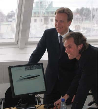 Børge Brende og Bård Eker studerer nortrade.com.