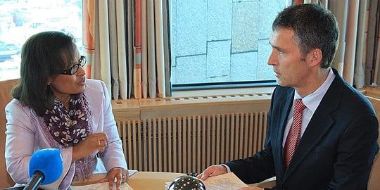 Geraldine Fraser-Moleketi og Jens Stoltenberg. Foto: Statsministerens kontor