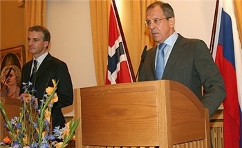 Fra pressekonferansen med utenriksministrene Støre og Lavrov. Foto: Pierre de Brisis, UD