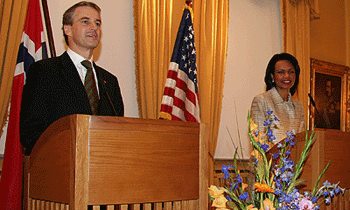 Foreign Minister Støre and Secretary of State Rice during their Press Conference in Oslo. Photo: Pierre de Brisis, MFA