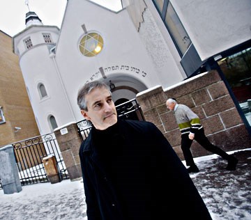 Utenriksminister Støre deltok i sabbatsgudstjenesten i synagogen i Oslo 17.01.09. Foto: Scanpix