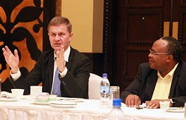 Erik Solheim og Tanzanias landbruksminister Maghembe. Foto: Christian Grotnes Halvorsen, UD