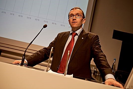 Forsvarsminister Espen Barth Eide ved fremleggelsen av Forsvarets innbyggerundersøkelse