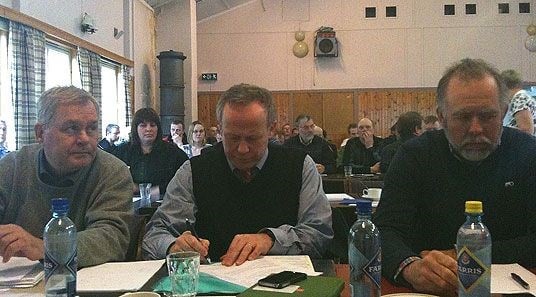 Fra dagens møte, fra venstre: John Petter Løvstad, Bonde- og Småbrukarlaget, landbruks- og matminister Lars Peder Brekk og Lars Morten Rosmo, leder i Sør-Trøndelag Bondelag