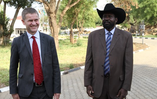 Miljø- og utviklingsminister Erik Solheim og Sør-Sudans president Salva Kiir. (Foto: Trine J. Eskedal, UD)
