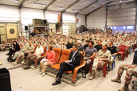 Forsvarsminister Grete Faremo møtte de norske soldatene i Meymaneh torsdag 14. april. - Foto: Asgeir Spange Brekke, Forsvaret