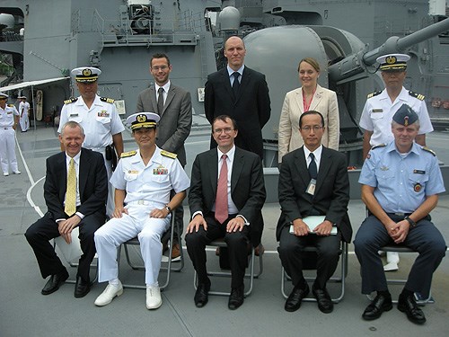 Statssekretær Espen Barth Eide fikk omvisning og orientering på den japanske flåtebasen Yokosuka