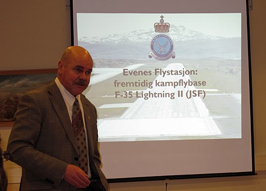 Ordfører Jardar Jensen i Evenes kommune presenterte hvorfor Evenes bør bli ny kampflybase.