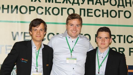 Skogbruksstudentene Emil Kulusveen (18) og Simon Andersson (21) fra Sønsterud og UMB deltar i den 9. internasjonale skogkonkurransen i Russland denne uken.