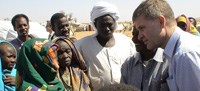 Solheim besøkte flyktningeleiren Otach i Darfur,november 2006